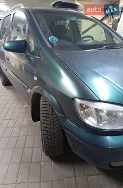 Opel Zafira  2004