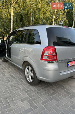 Opel Zafira  2010