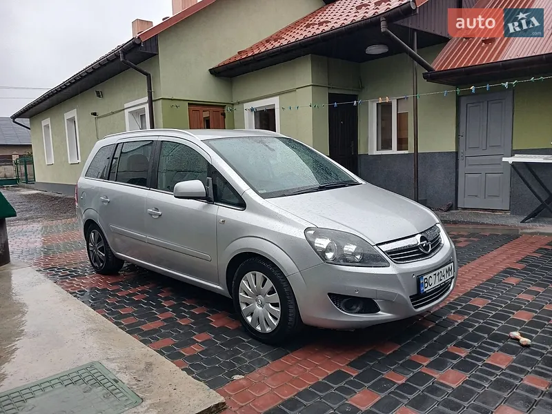 Opel Zafira 2011