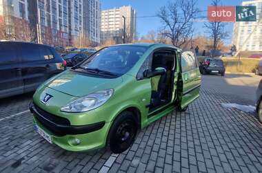 Peugeot 107  2005