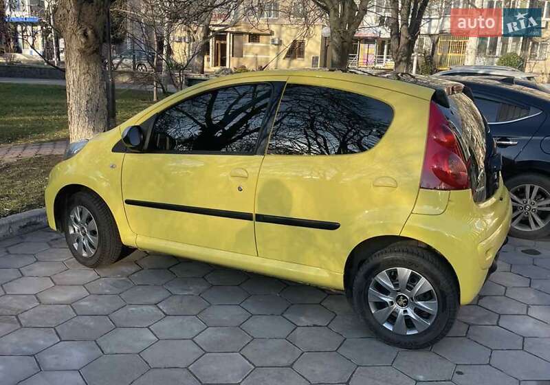 Хетчбек Peugeot 107