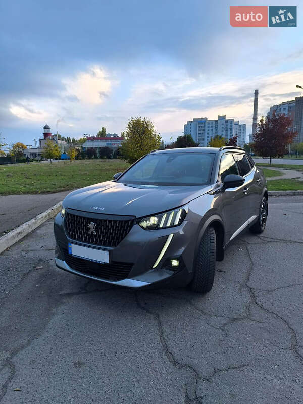 Внедорожник / Кроссовер Peugeot 2008