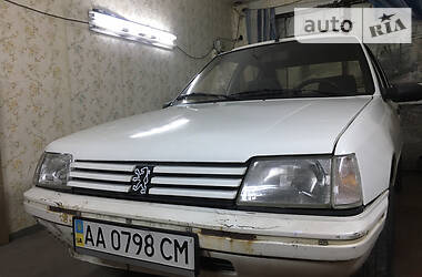 Peugeot 205 green 1991