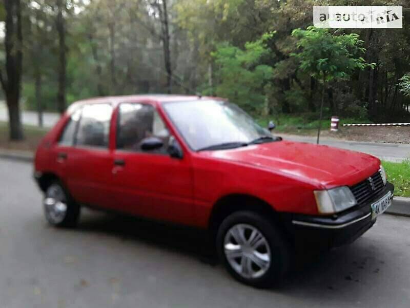 Легкові Peugeot 205