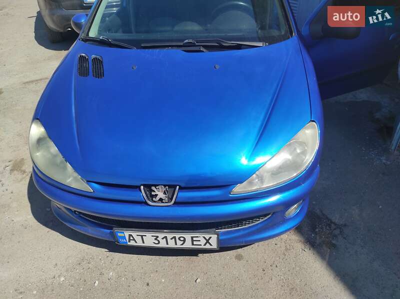 Седан Peugeot 206