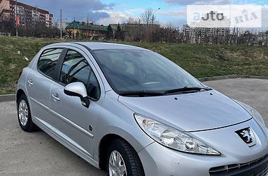 Peugeot 207  2011