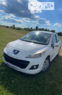 Peugeot 207  2011