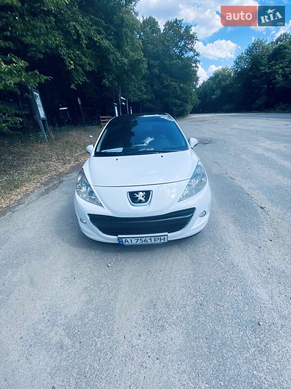 Хэтчбек Peugeot 207