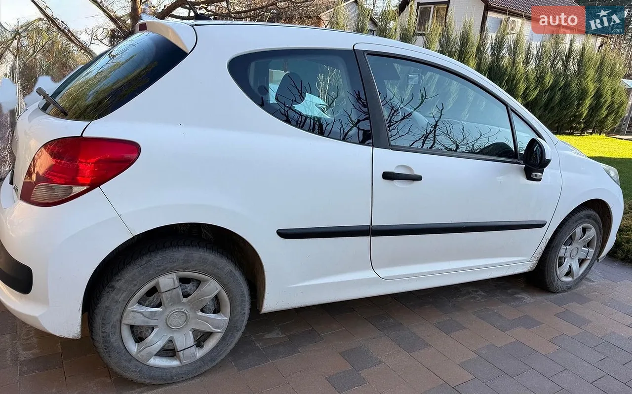 2010 Peugeot 207 - мініатюра 2