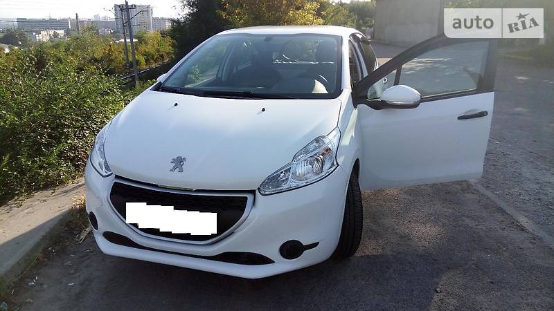Peugeot 208 2013 года