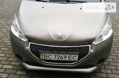 Peugeot 208  2013