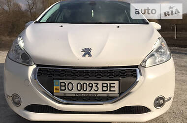 Peugeot 208  2013