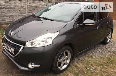 Peugeot 208  2012