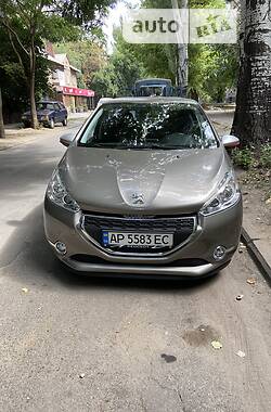 Peugeot 208  2013