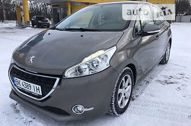 Peugeot 208  2012