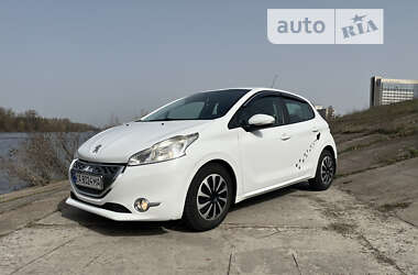 Peugeot 208  2012