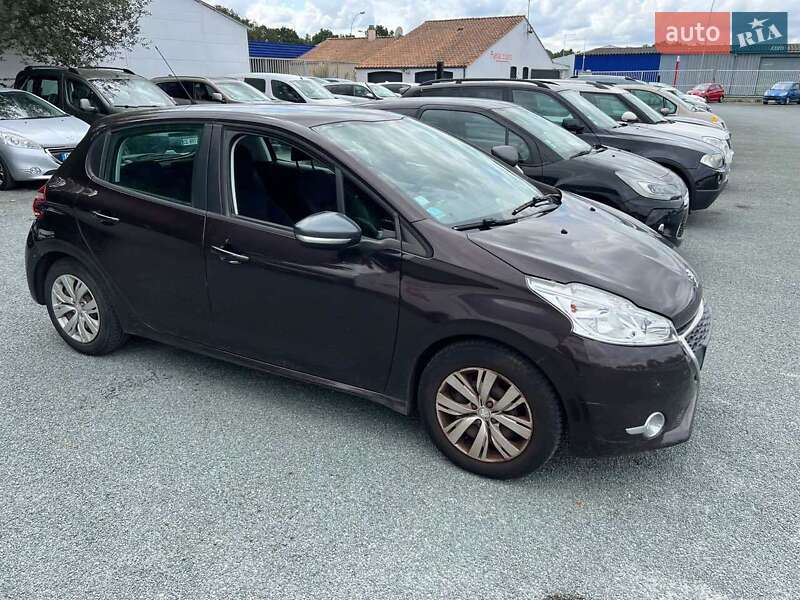 Peugeot 208