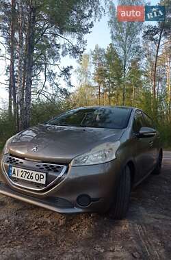 Peugeot 208  2012