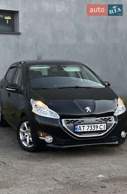 Peugeot 208  2013