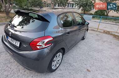 Peugeot 208  2012