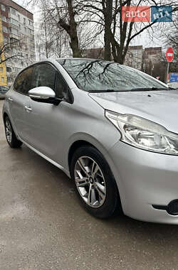 Peugeot 208 2012