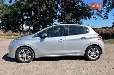Peugeot 208  2012