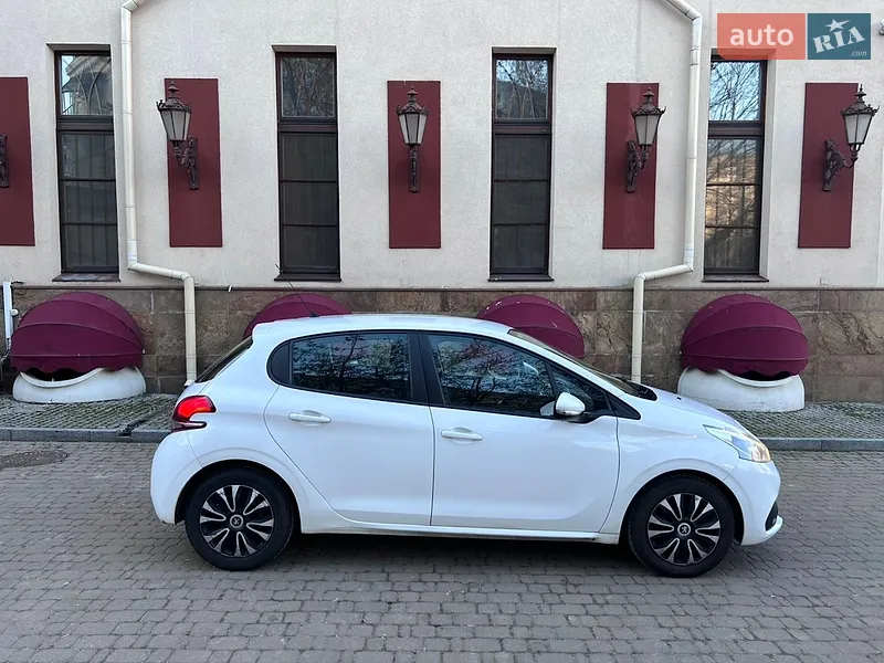Peugeot 208 2016