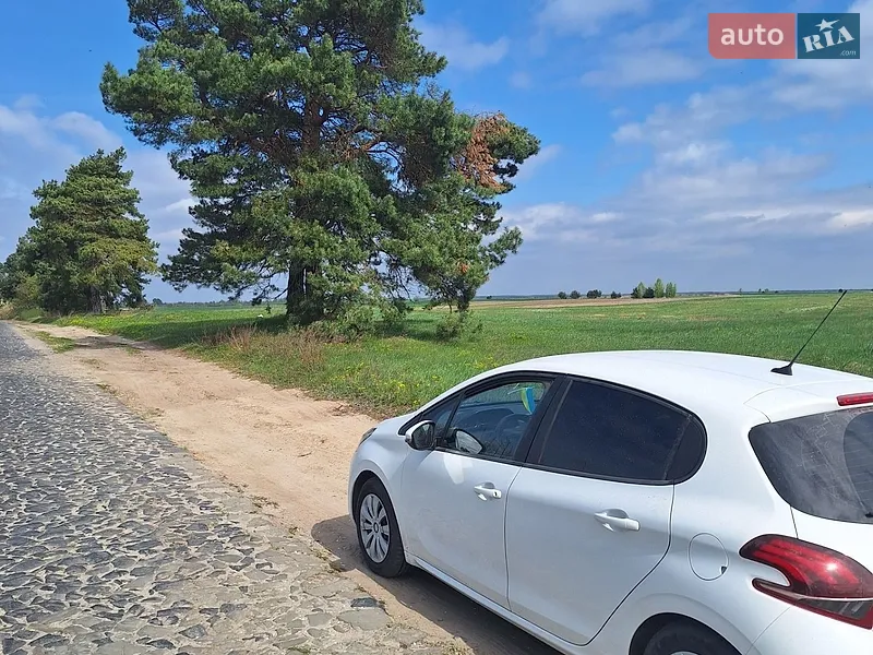 Peugeot 208 2016