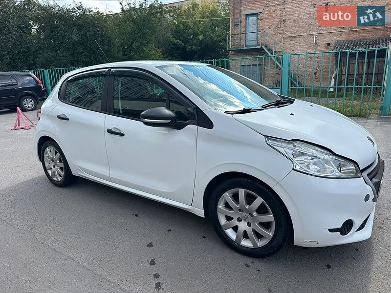 Peugeot 208