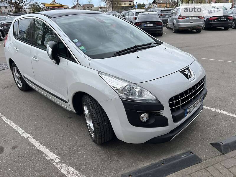 Мінівен Peugeot 3008