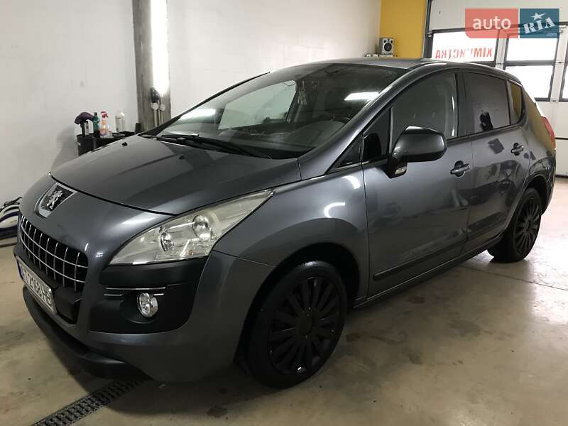 Хетчбек Peugeot 3008