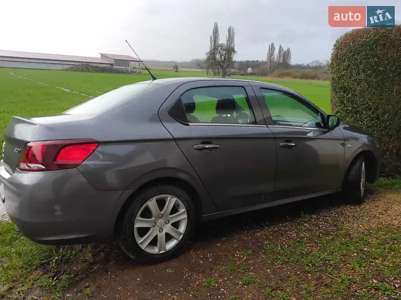 Peugeot 301