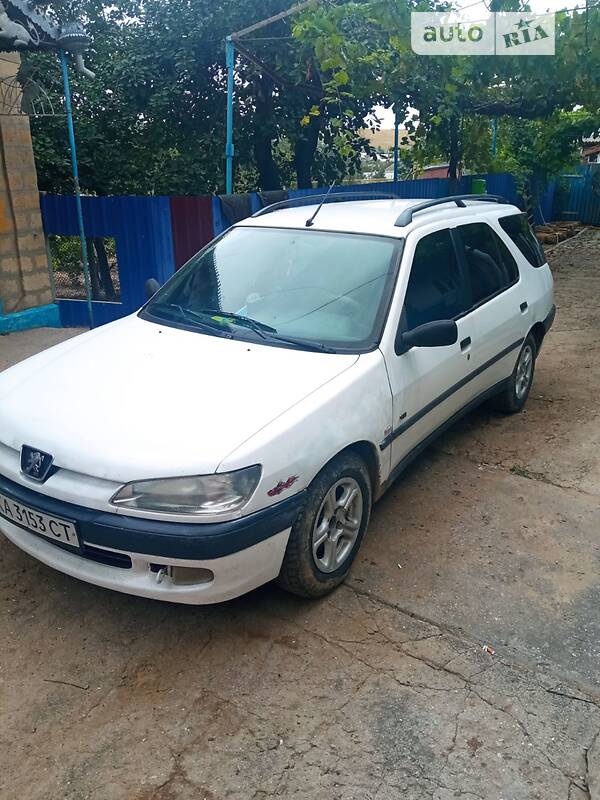 Легкові Peugeot 306