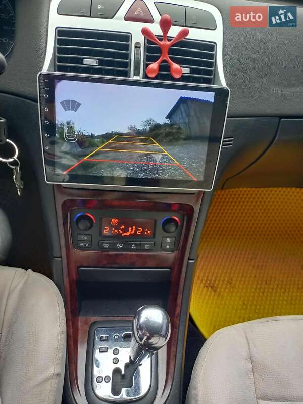 Седан Peugeot 307