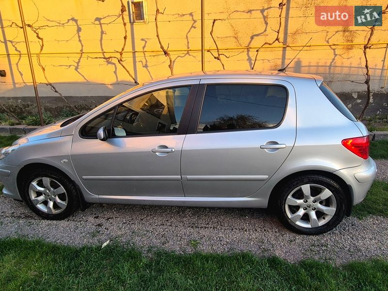 Седан Peugeot 307