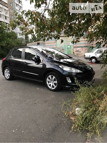 Peugeot 308 2008 года