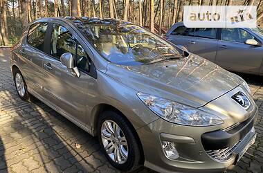 Peugeot 308  2010