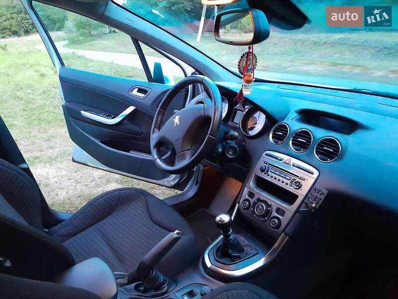 Универсал Peugeot 308