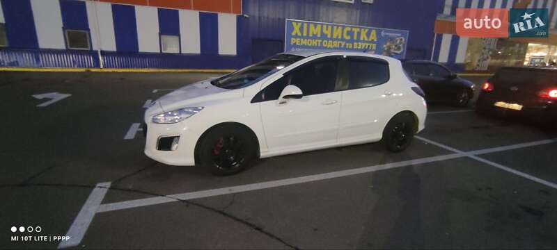 Хетчбек Peugeot 308