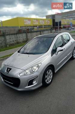Peugeot 308  2011