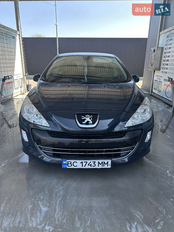 Хетчбек Peugeot 308