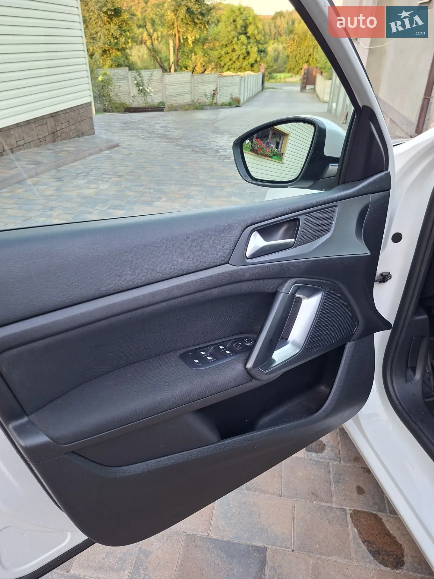 Peugeot 308 2015 VIN VF3LCBHZHFS322796 фото оголошення 40 з 41