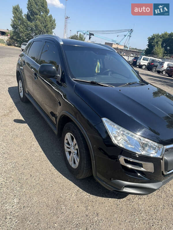 Позашляховик / Кросовер Peugeot 4008