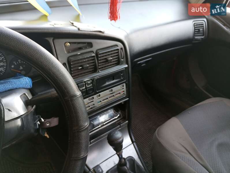 Легкові Peugeot 405