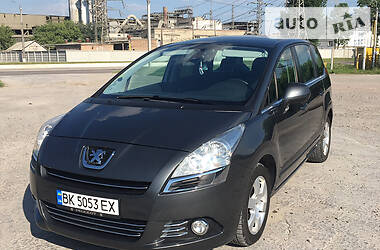 Peugeot 5008  2011