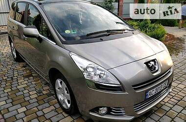 Peugeot 5008  2012