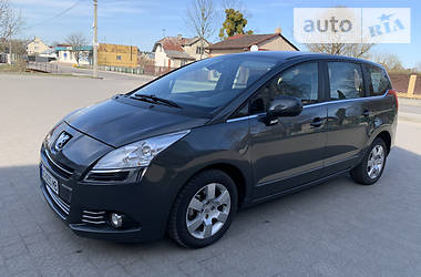 Peugeot 5008  2012