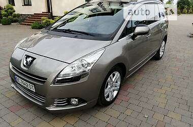 Peugeot 5008  2011