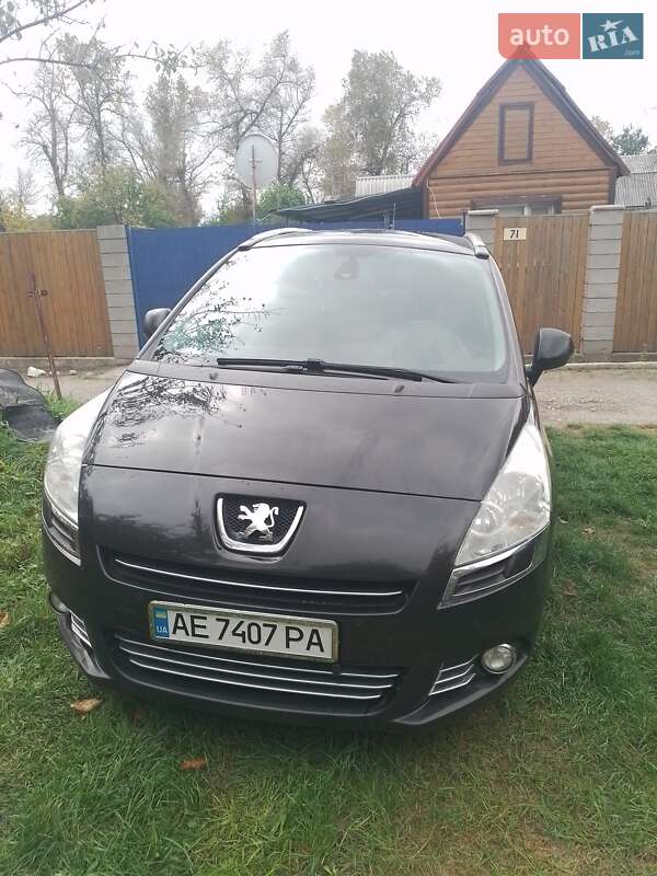 Минивэн Peugeot 5008