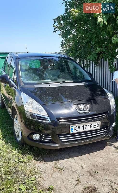 Универсал Peugeot 5008